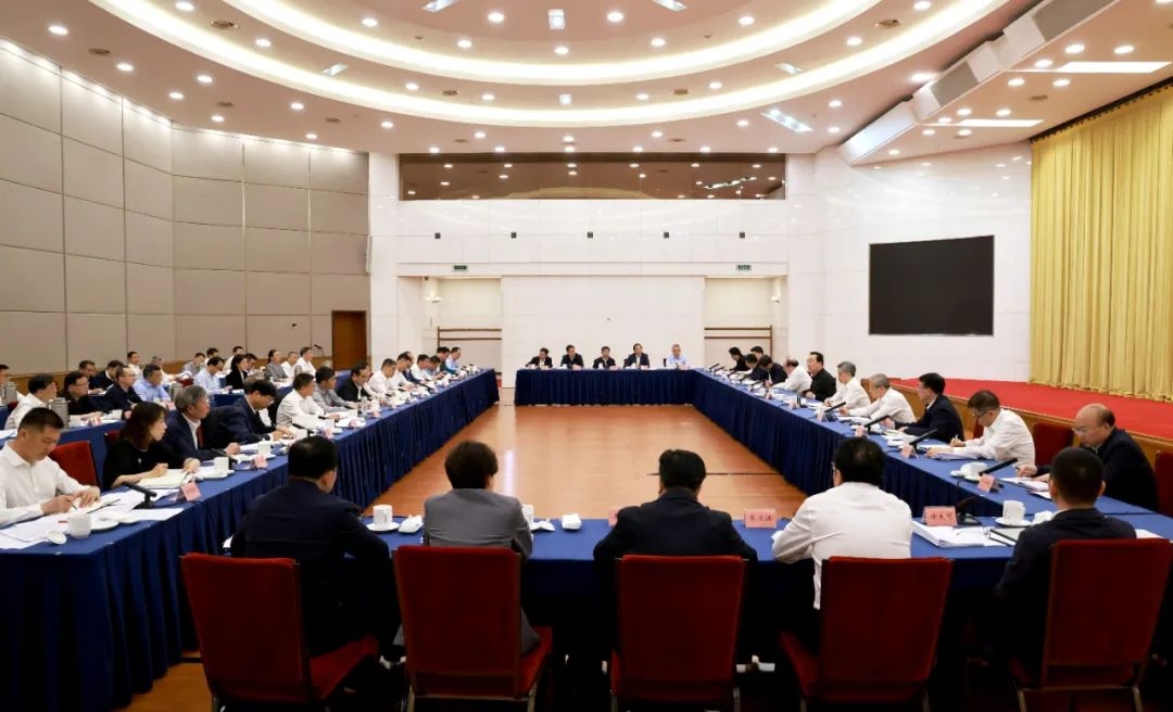 王浩主持召开推动外经贸高质量发展座谈会：坚定信心主动作为 打好“稳拓调优”组合拳 以浙江的“稳”和“进”为全国大局多作贡献